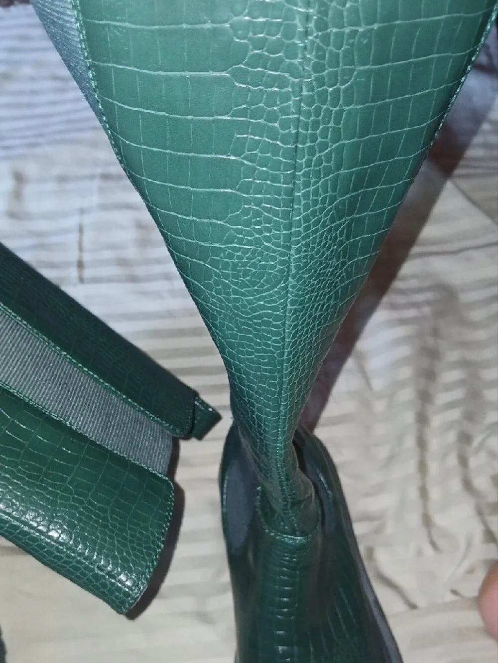 Azalea Wang Womens Sue Green Croc Print Pull On Platform Lug Sole Boots Sz: 6